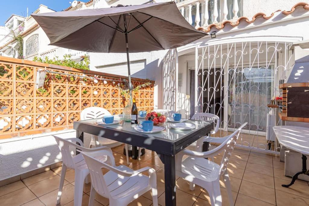 A16-Casa Con Barbacoa En La Playa Villa Empuriabrava Exteriör bild
